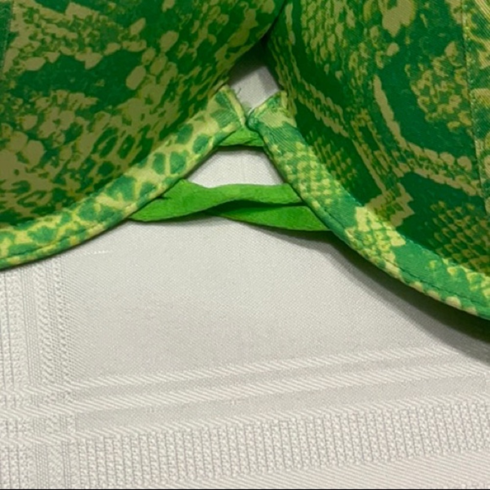 Cacique Green and Yellow Abstract Print Boost Plunge Bra with Adjustable Straps - Picture 5 of 6